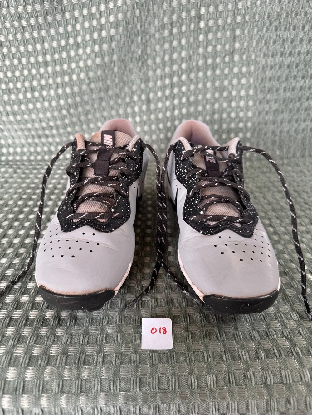 Nike Unisex Fastflex Size 5 Youth Grey Baseball Cleats